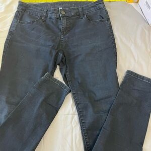 Jennifer Lopez stretchy jeans leggings.